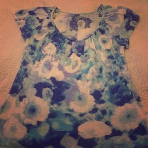 Blue floral flowing top